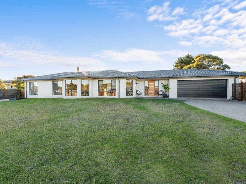 42 LINDAMAY COURT