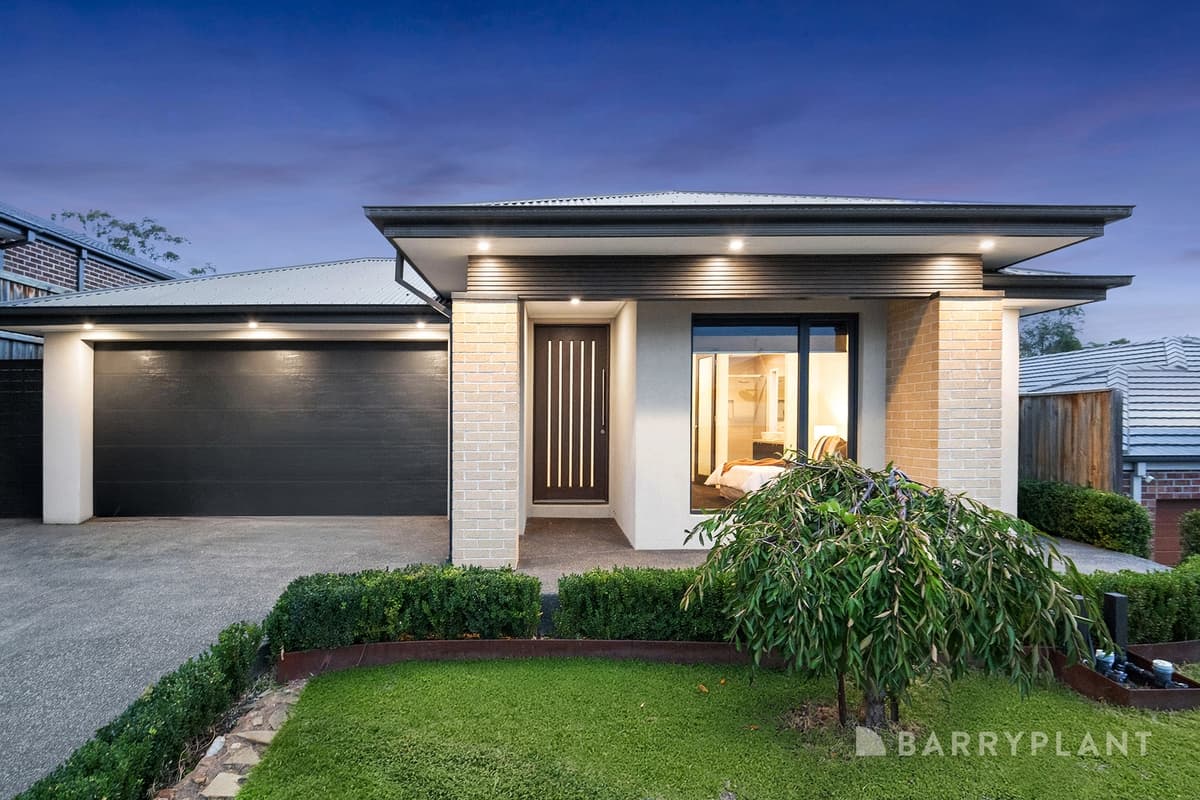 6 Lancer Way