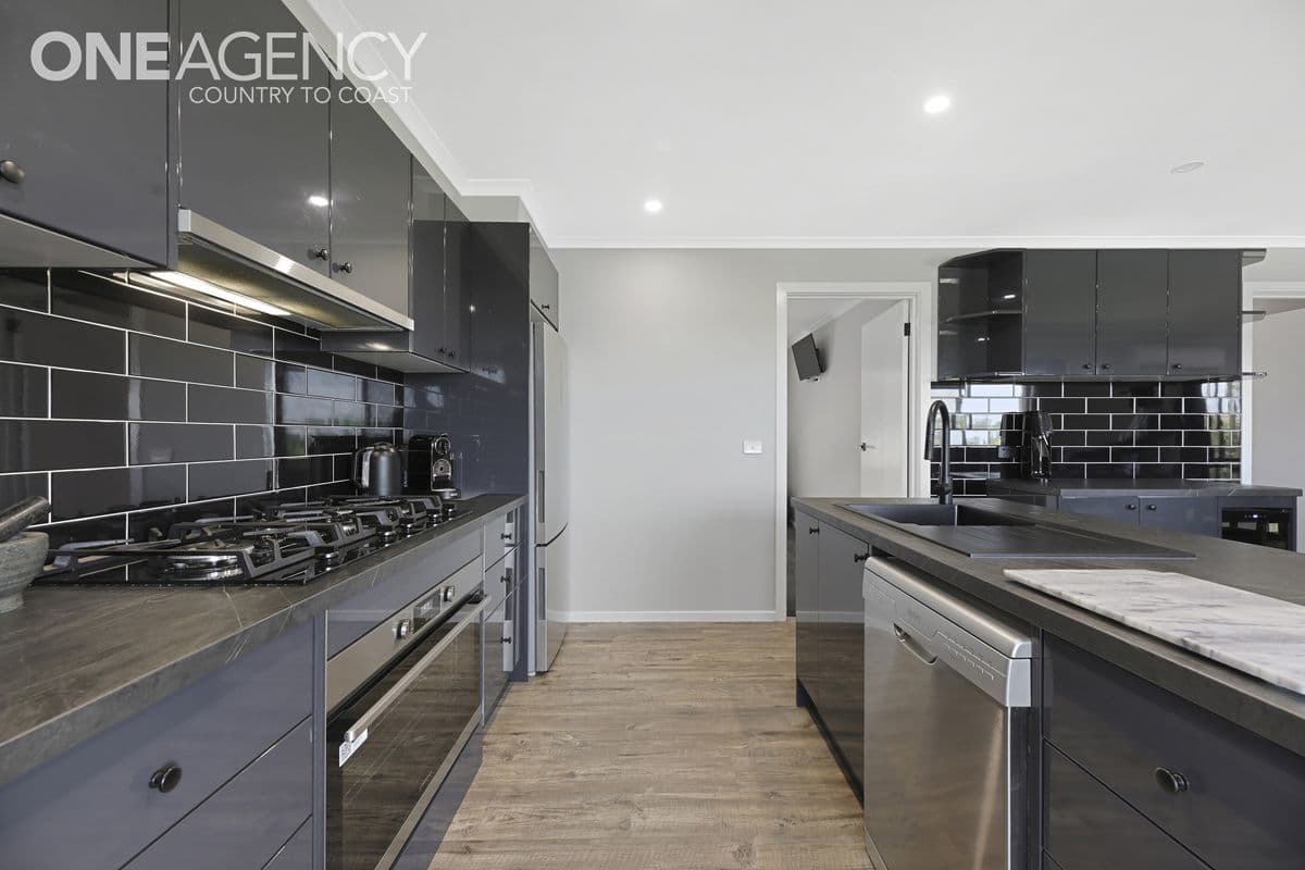 1561 Princes Way