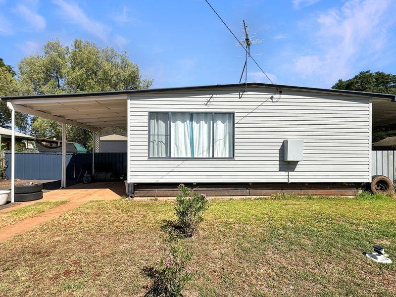 13 Woodiwiss Avenue, Cobar