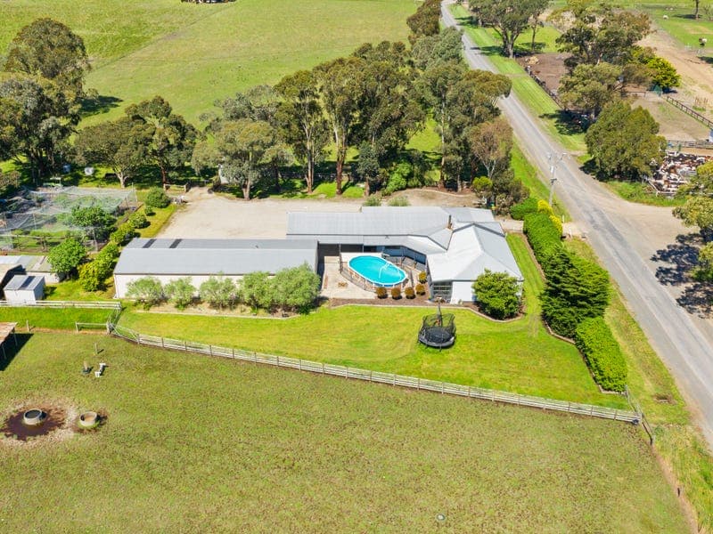 240 Frasers Lane, Glengarry North