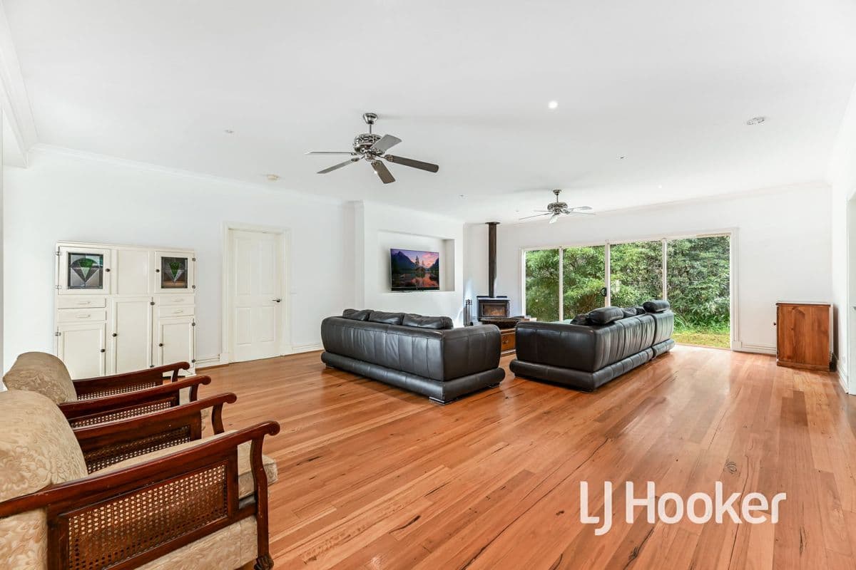 6 Bareena Lane