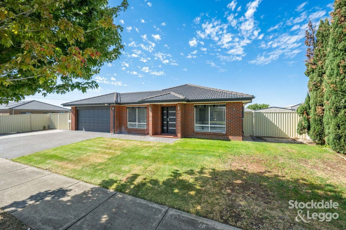 3 KINCHEGA DRIVE