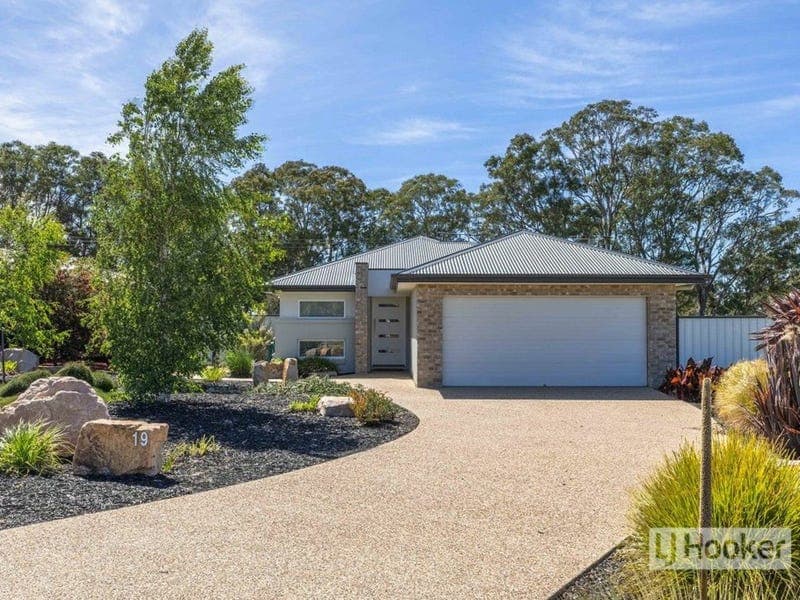19 Aquabella Drive, Eagle Point