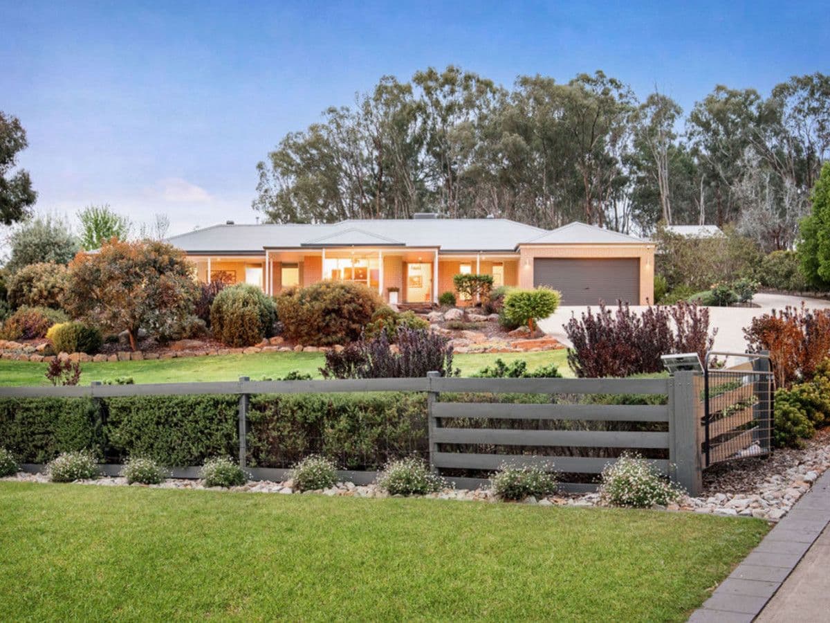 15 Corella Way
