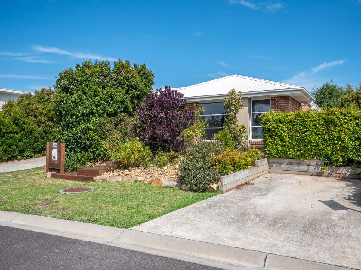 18 Pear Tree Close