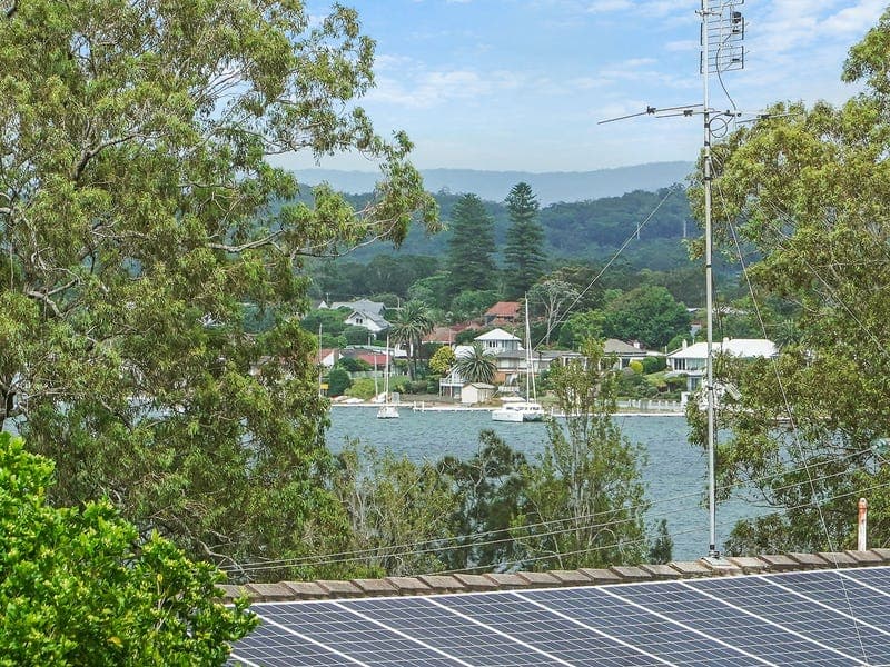 10 Roy Avenue, Bolton Point