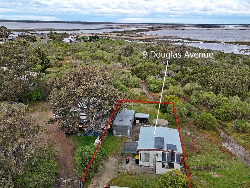 9 Douglas Avenue, Hollands Landing