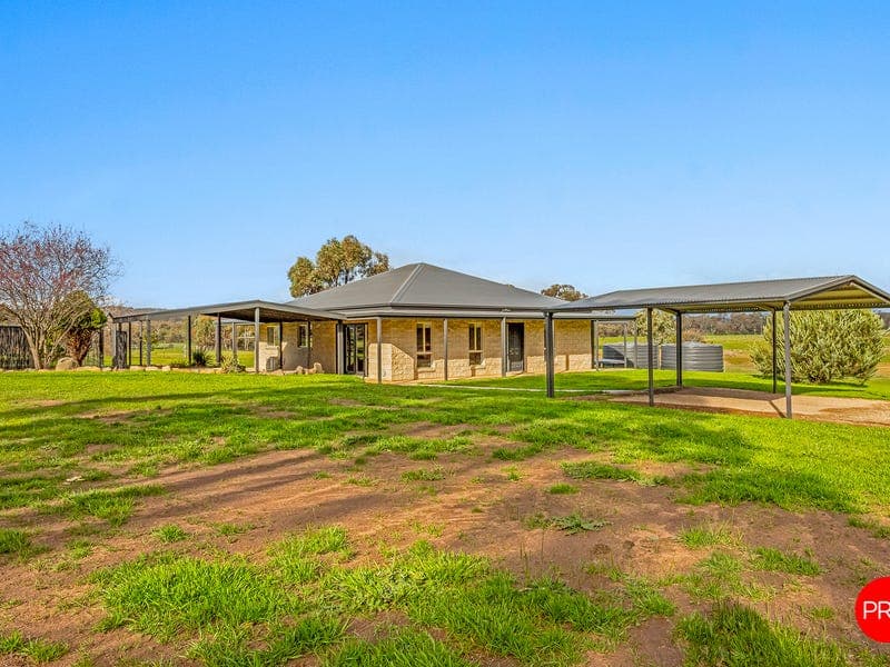 521 Bradford Road, Shelbourne