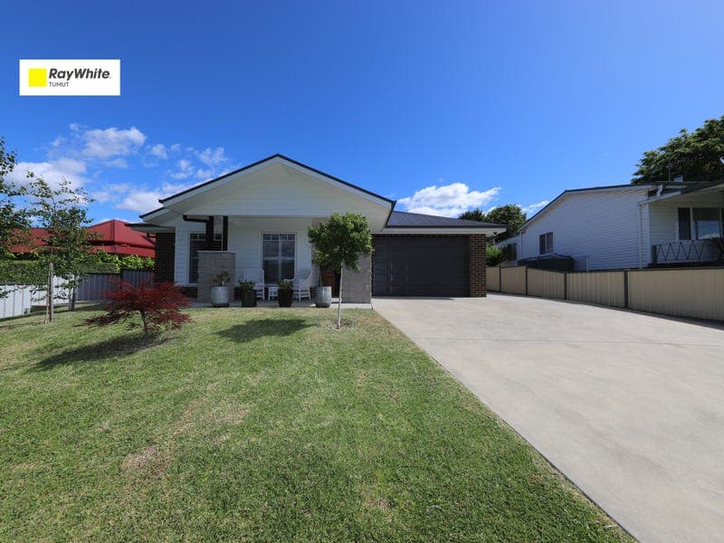 43 Gundagai Street, Adelong