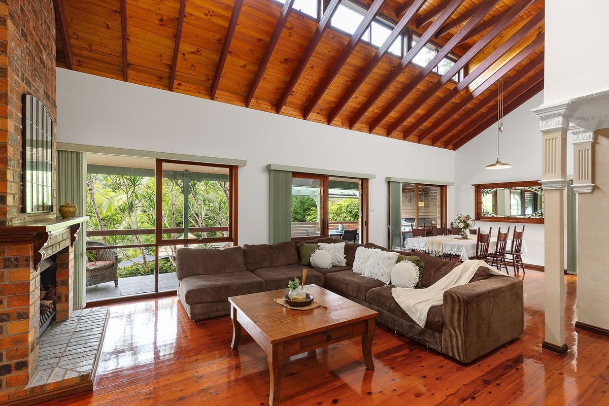 2 Woodcourt Road