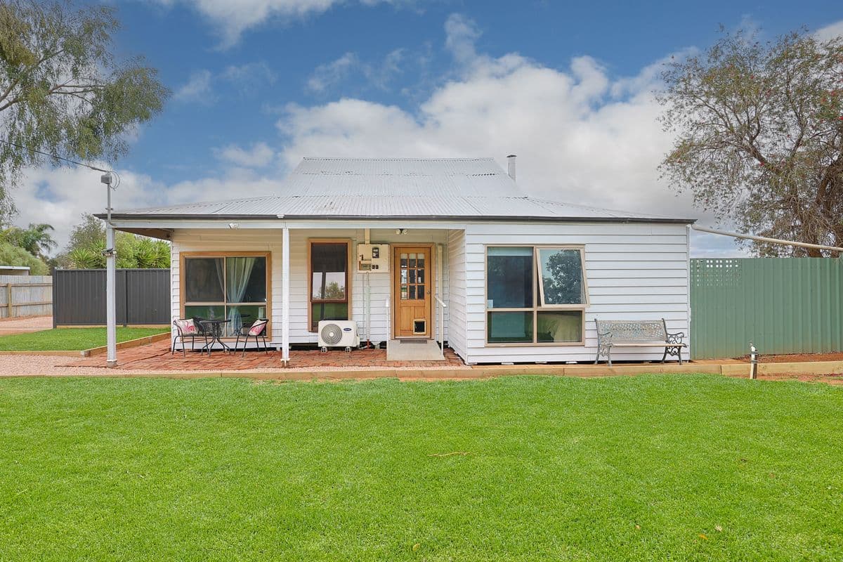 1090 Sturt Highway