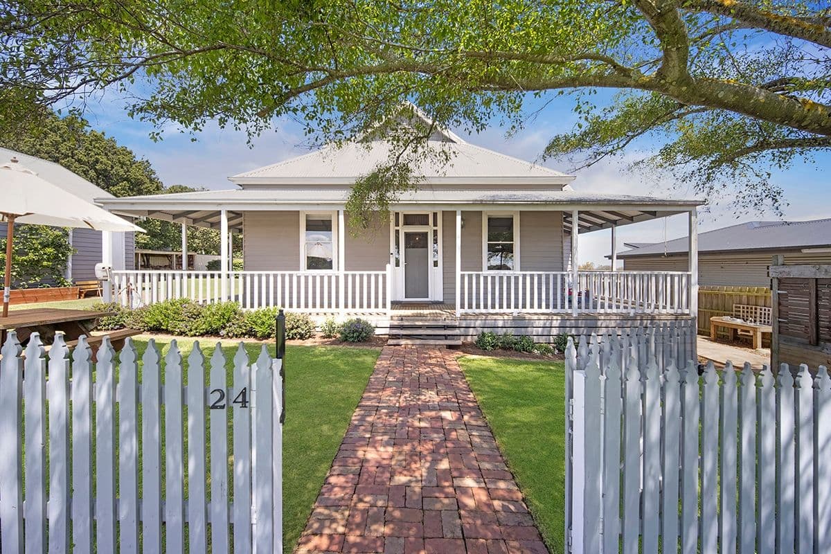 24 WALKERS LANE