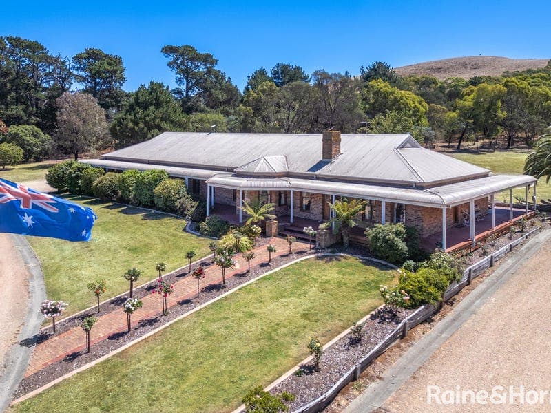 15 Billabong Drive, Monegeetta