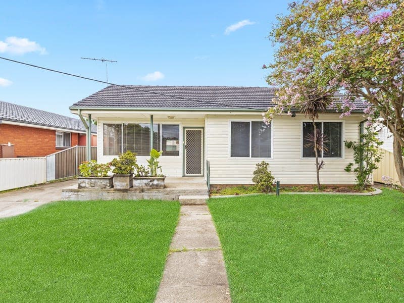 18 Ball Street, Colyton