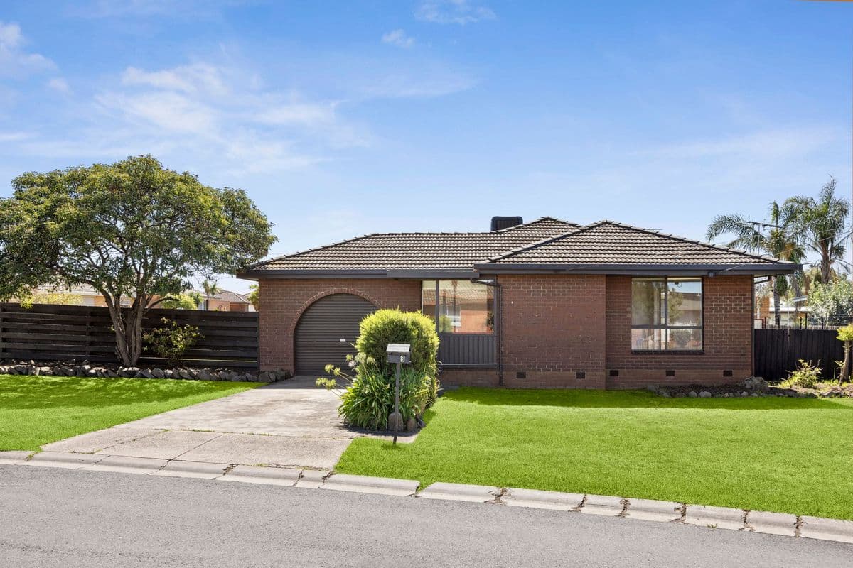 8 Amaroo Court