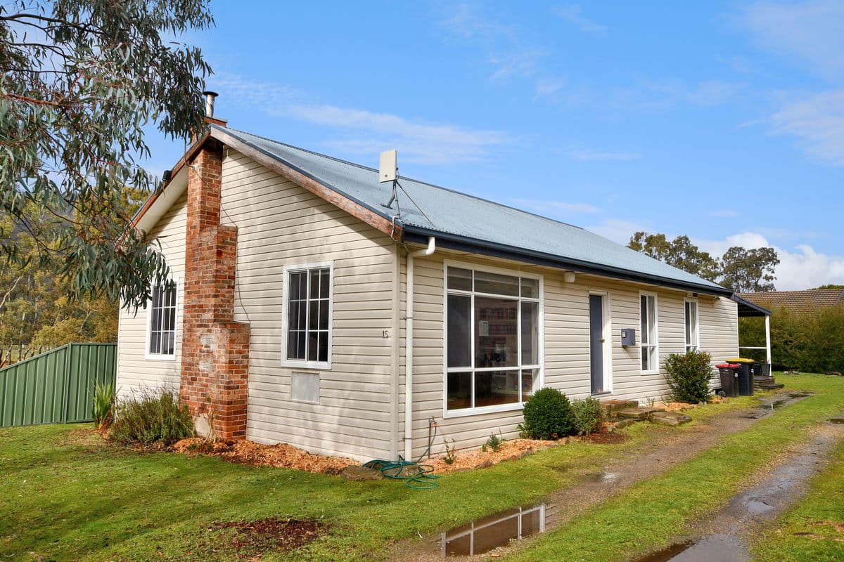 15 HEMLEY COURT
