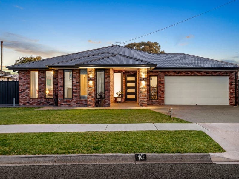 10 Pine Avenue, North Shore