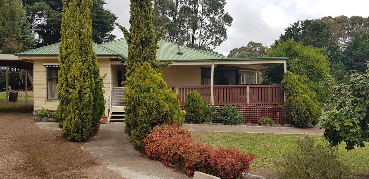 4 FLAGSTAFF LANE