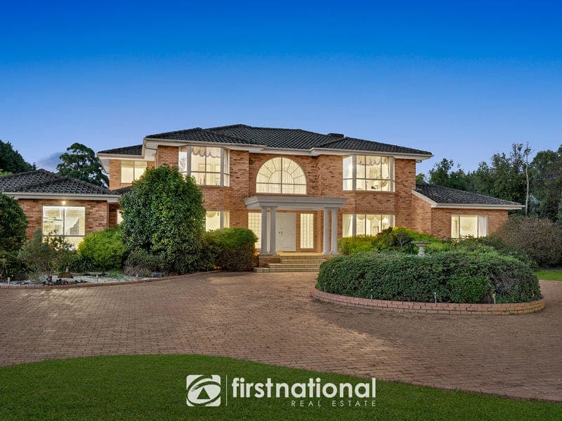 10-12 Carmen Crescent, Narre Warren North