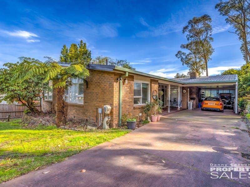 8 LINKSIDE COURT