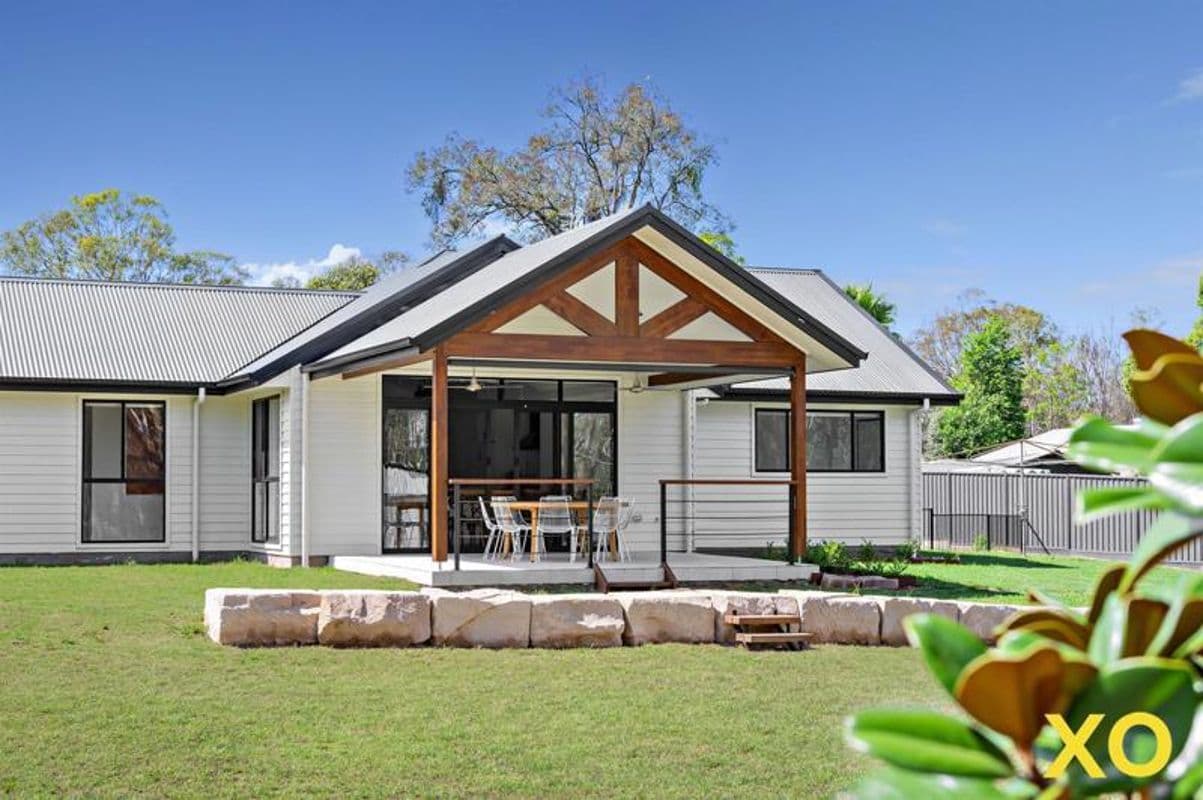 3055 New England Highway