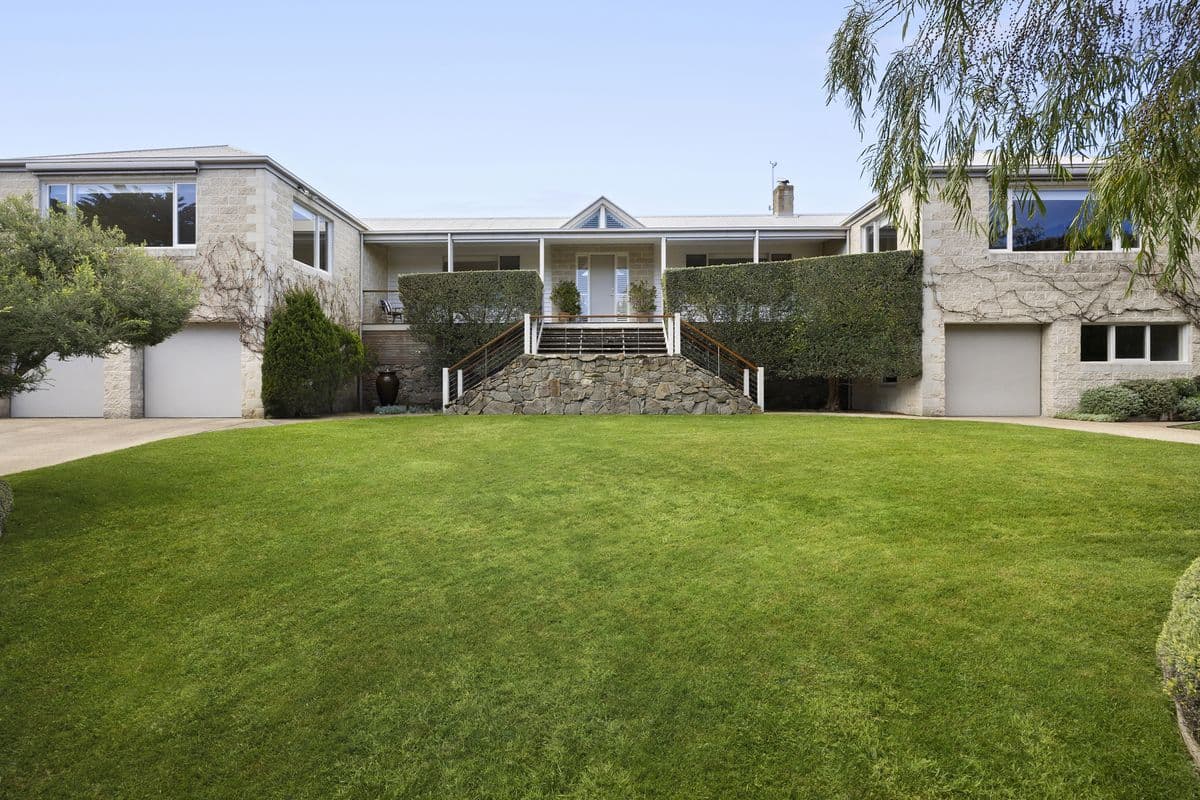10 PEMBROKE PLACE