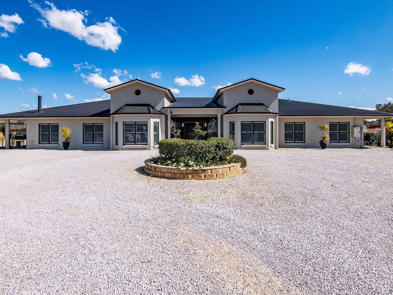 51 Henry Lawson Drive, Bombira