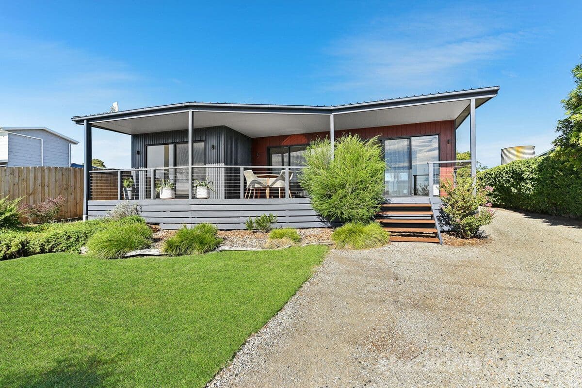 16 Foreshore Road