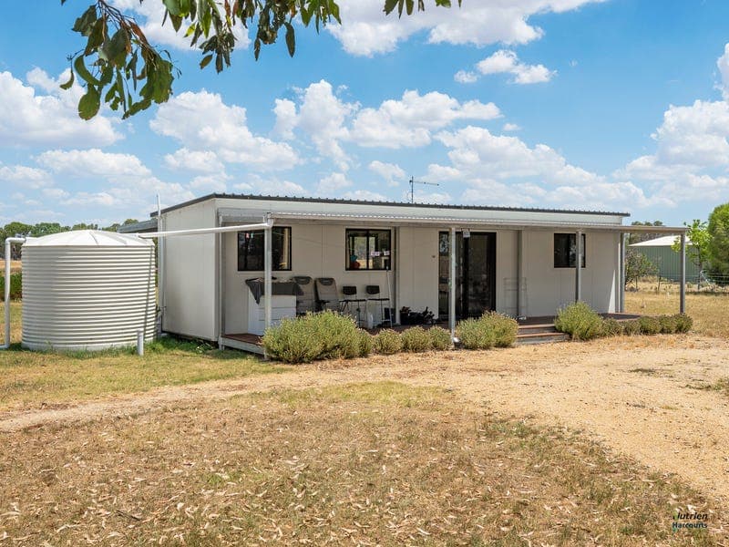 1095 Oliver Road, Yundool