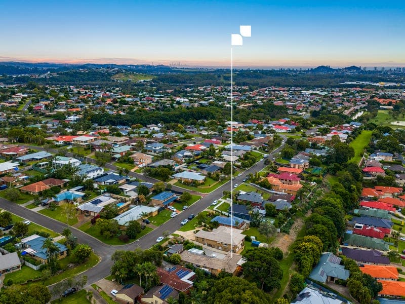 2/71 GLEN AYR DRIVE