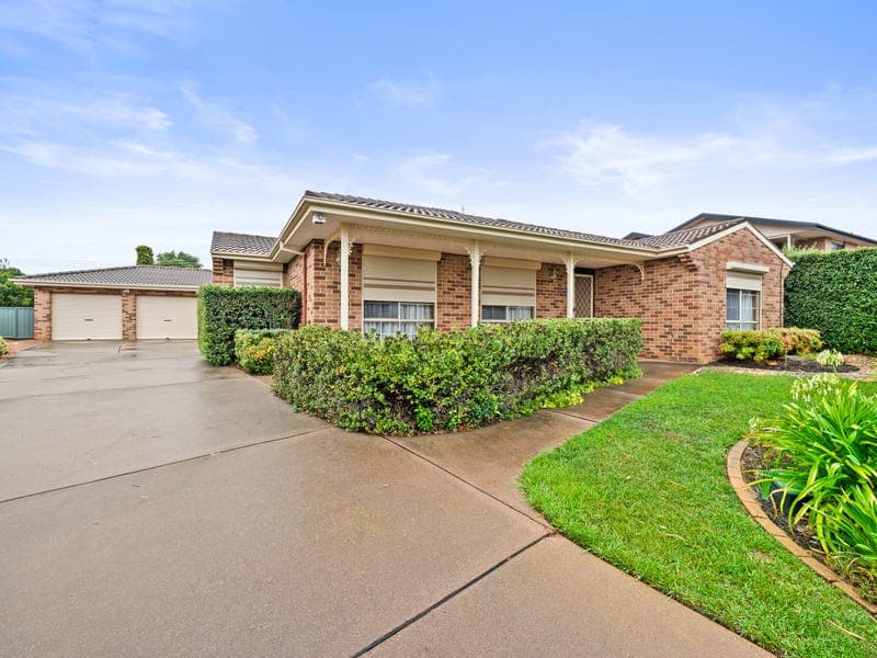5 Holley Place