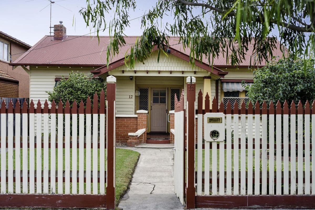 12 Crispe Street