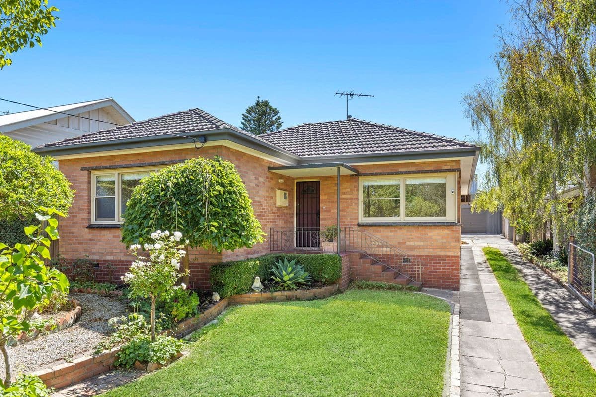 34 GIRTON CRESCENT