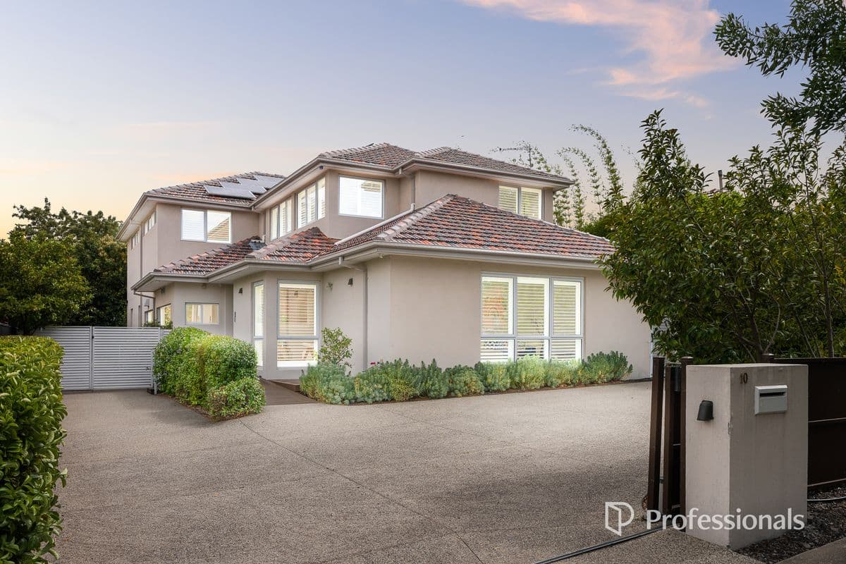 10 CARLYLE STREET
