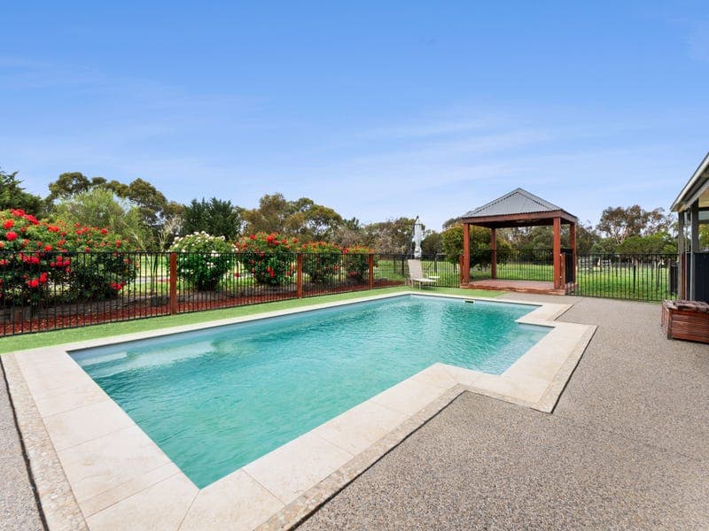 25 Billabong Drive