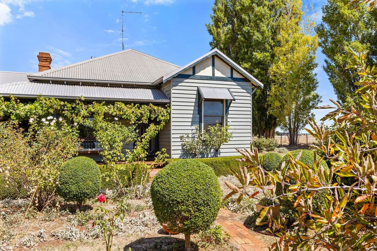 808 Springbank Road