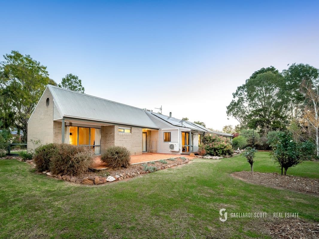 3 COOINDA COURT