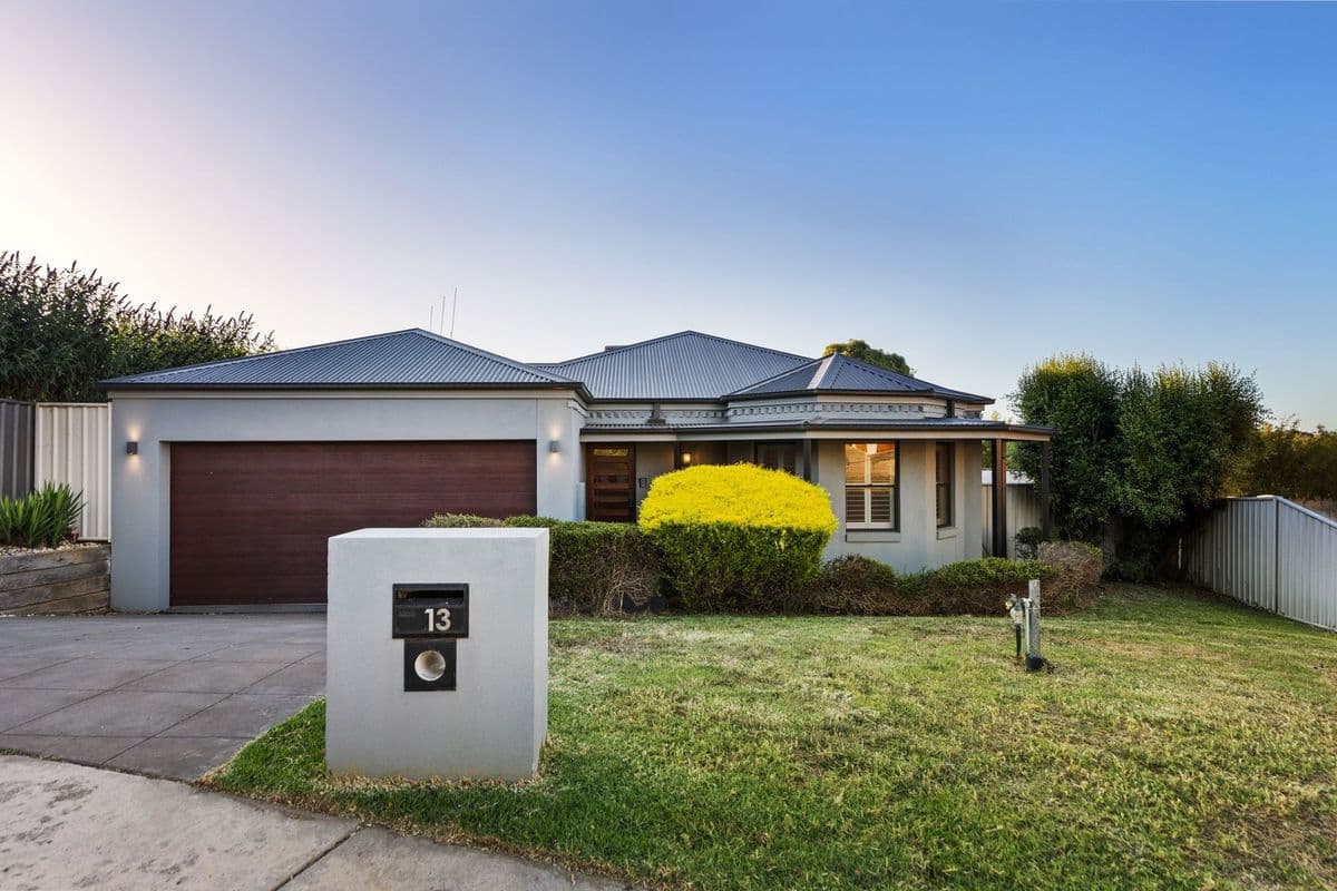 13 Weatherby Drive