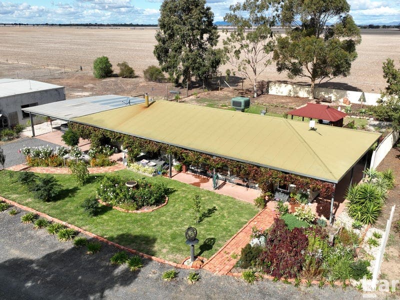 636 Riverside East Road, Riverside