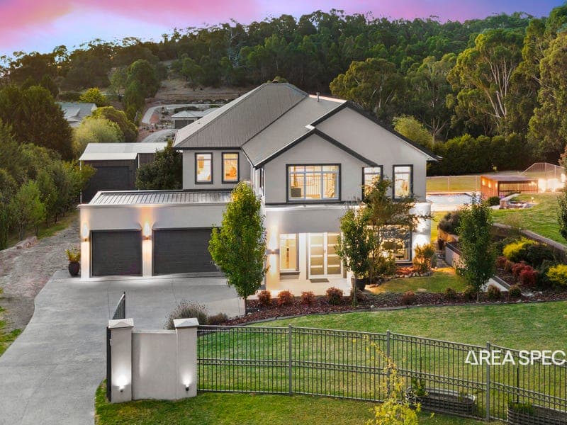 15 Hill Edge Court