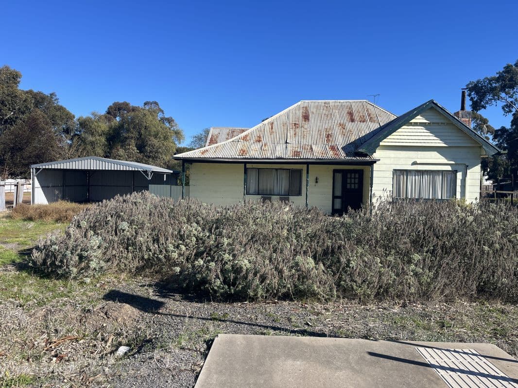2001 Henty Highway