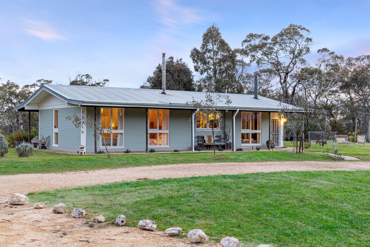 42 Grampians View Road
