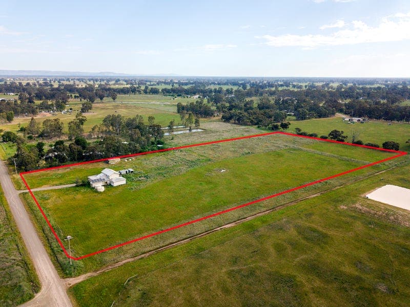 111 Thorndyke Drive, Miepoll