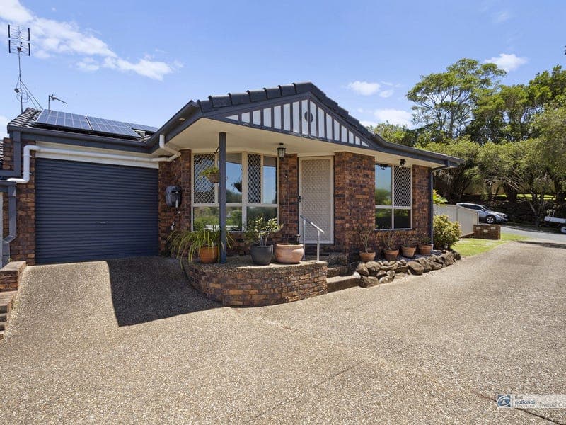 1/2 Lovat Brae Court, Banora Point