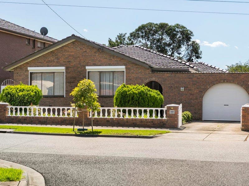 34 St Bernards Drive, Keilor East