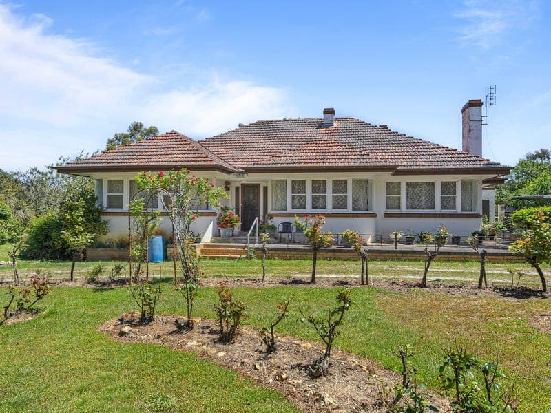 749 Beaufort-Lexton Road, Waterloo