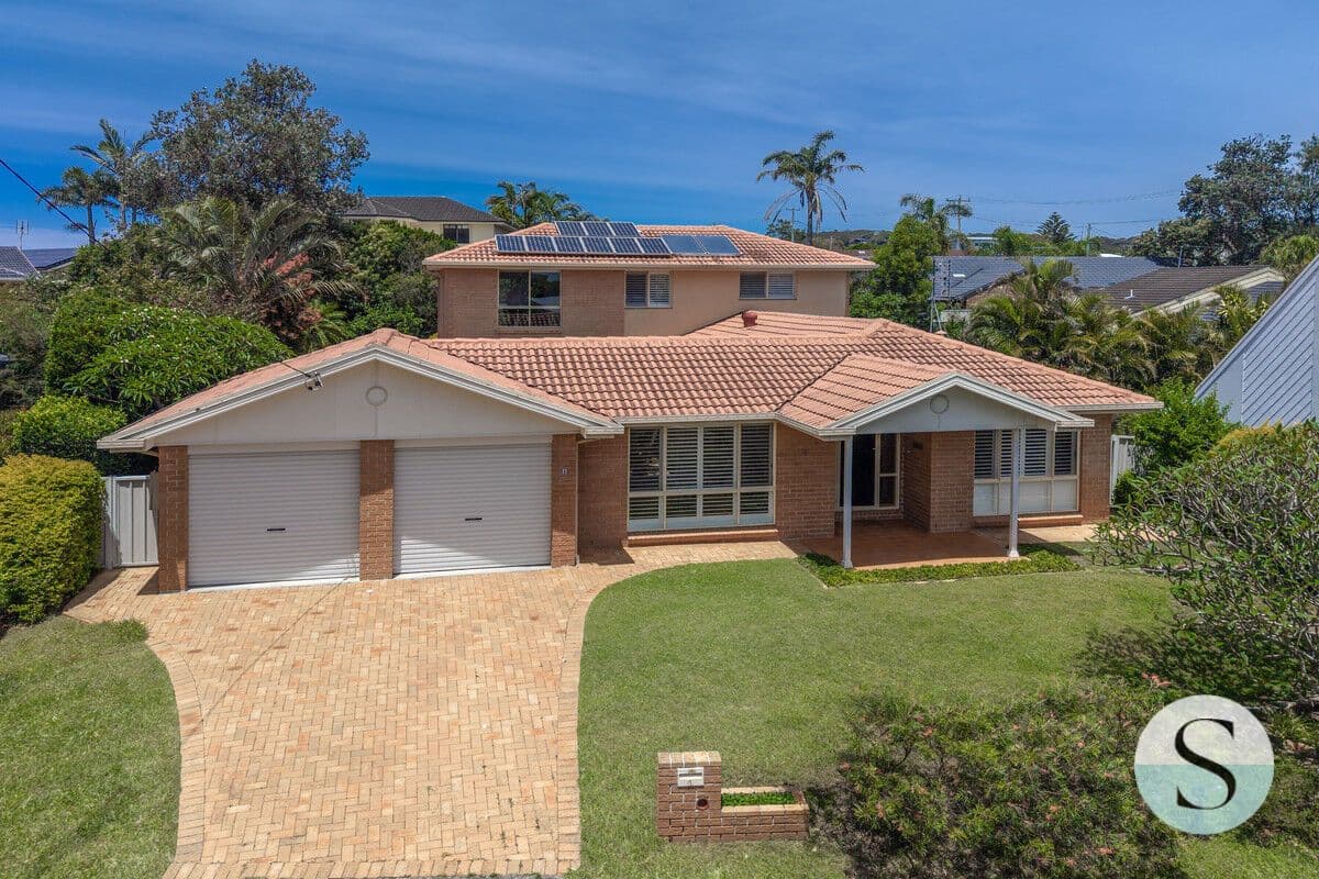 4 Dolphin Court