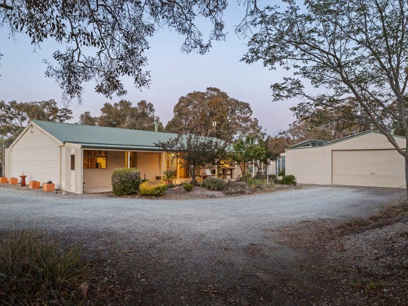 7 PONY PLACE
