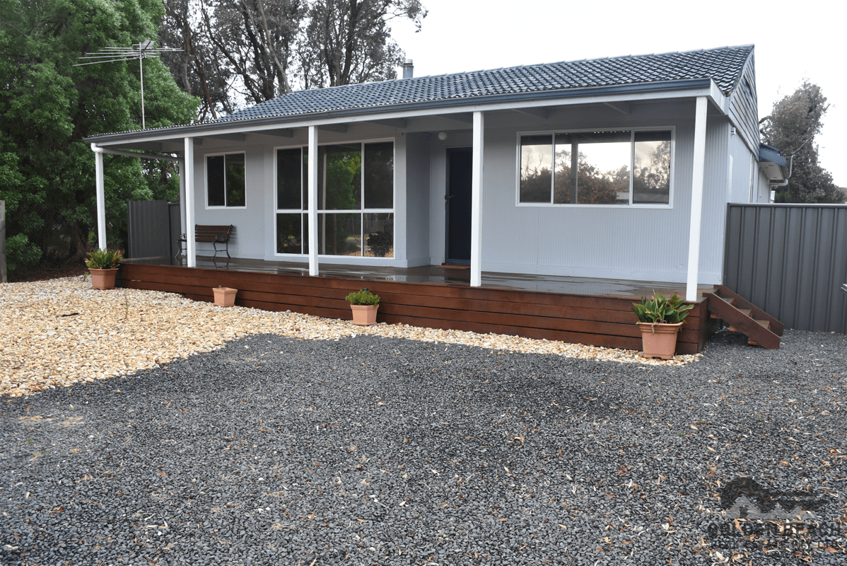 8 SUNBURST AVENUE